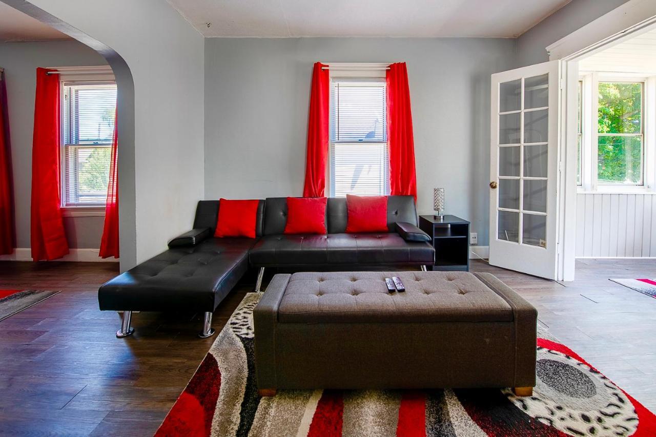 The Rubi Lounge - Spacious Brooklyn Centre Modern Escape Near Downtown With Parking, 300Mb Wifi & Self Check-In Cleveland Extérieur photo